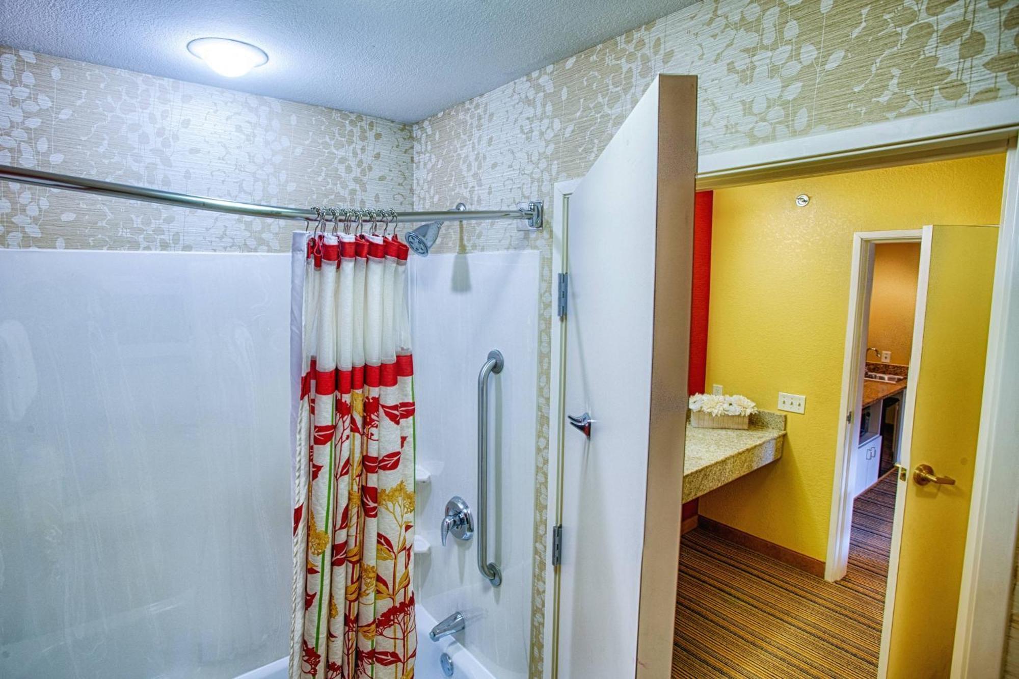 Отель Courtyard Fargo Moorhead, Mn Экстерьер фото